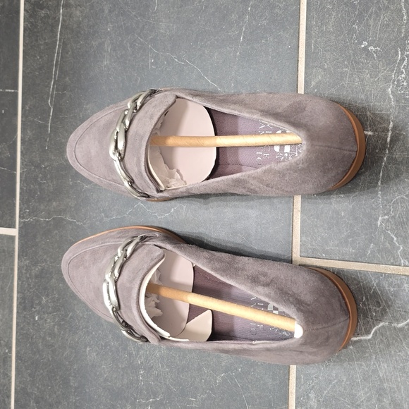 Vincent Camuto Pointed Toed Suede Loafers - Picture 3 of 7